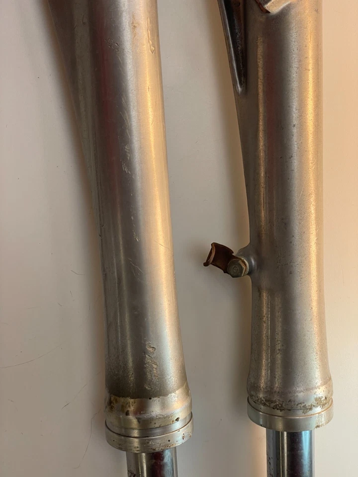 Honda CR125M Elsinore 1975 horquillas de 31 mm HM360 1974 fabricante de equipos originales Foto 3 de 4