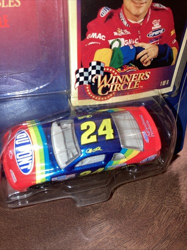 Jeff Gordon 1:64 Diecast DuPont 1997 - Picture 3 of 6