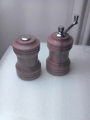 Olde Thompson Salt Shaker Pepper Mill Grinder Sheffeld Steel Carved Wood Vtg USA