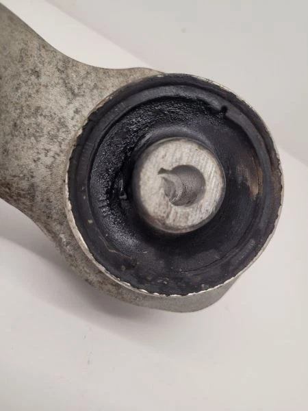 Brazo de control inferior derecho delantero pasajero BMW M235I 2015-2016 31126854724 Foto 3 de 4