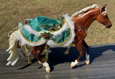 Breyer Minstrel Holiday Christmas Horse Loping Quarter Horse Latigo