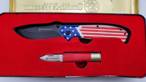Smith & Wesson Americas Heroes Gift Set Folding Pocket Knife SWP1189841 - Picture 3 of 13