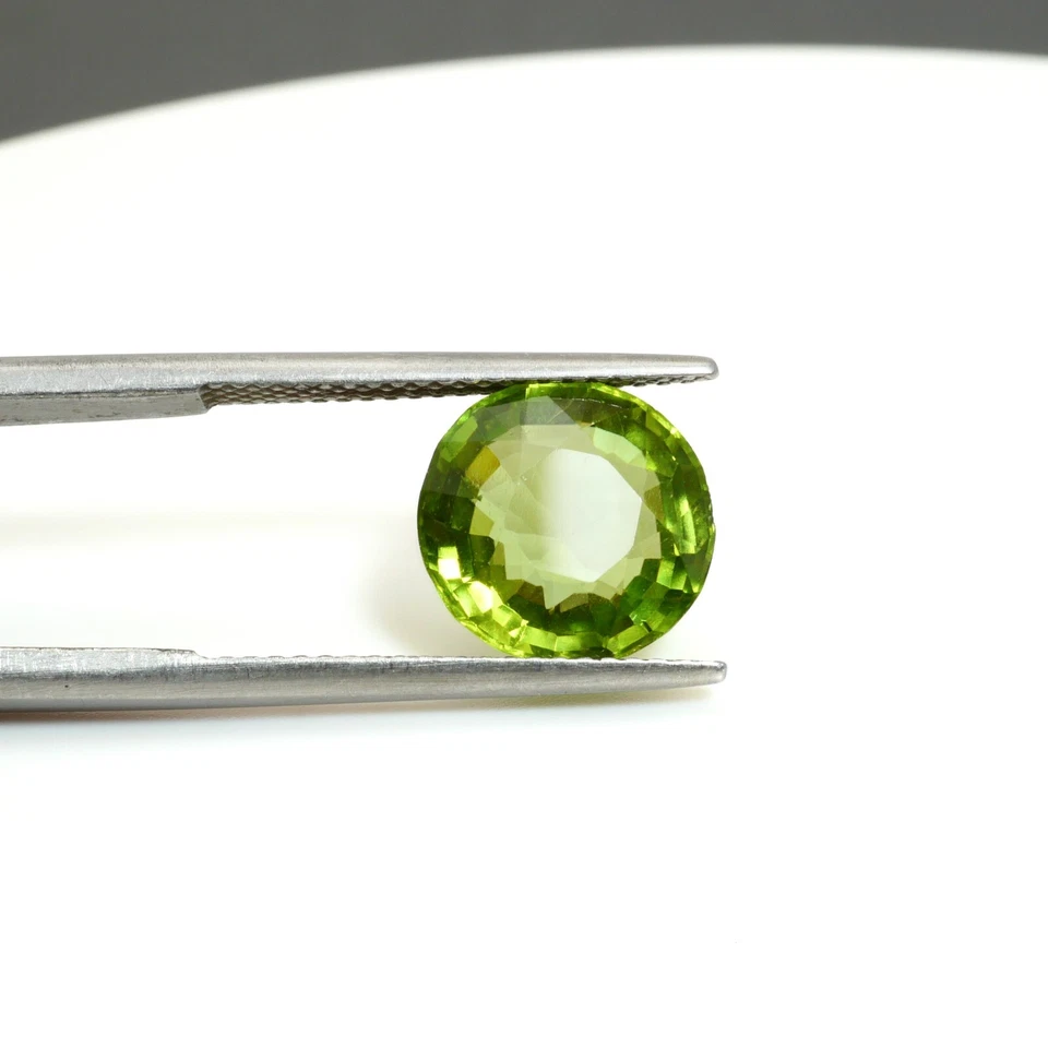4.49 Ct Natural Green Peridot Round Cut Gemstone from Myanmar - Image 3 of 4