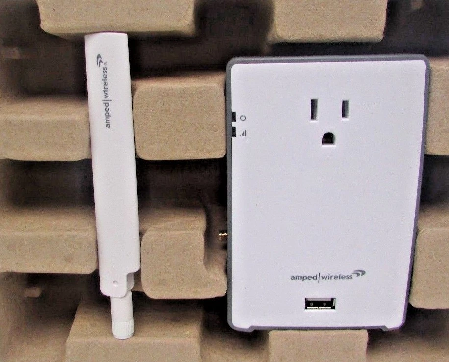 New Amped Wireless High Power Range Extender with AC Pass-Thru and USB Port - Image 3 of 4