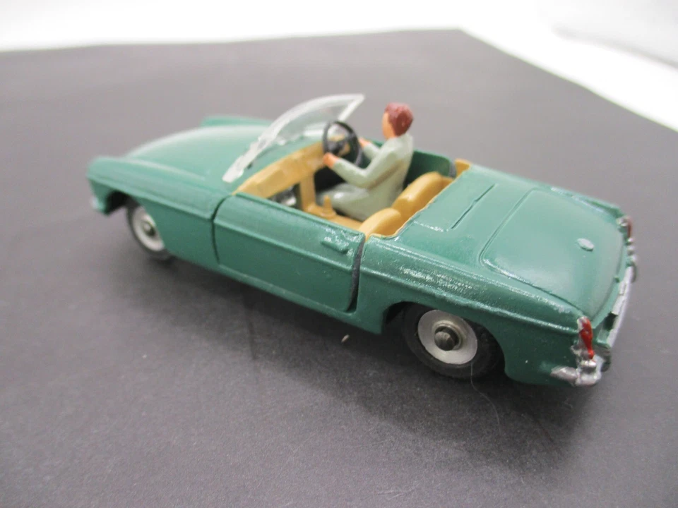 Dinky Toys #113-G MGB SPORTS CAR. RESTORED CODE3 BRITISH RACING GREEN, NEAT!! - Image 3 of 4
