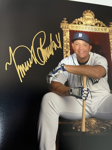 Miguel Cabrera Triple Crown Autographed Signed 16x20 Photo Detroit Beckett - Picture 2 of 3