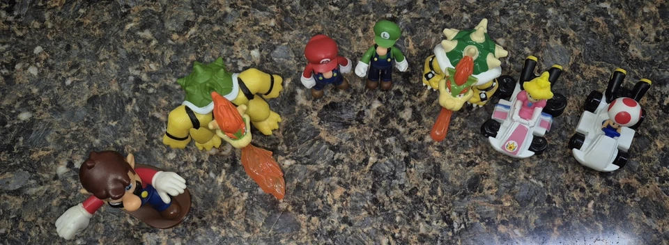 Figuras de acción Mario Brothers Nintendo Luigi Bowser Princesa Melocotón McDonald's  Foto 4 de 4
