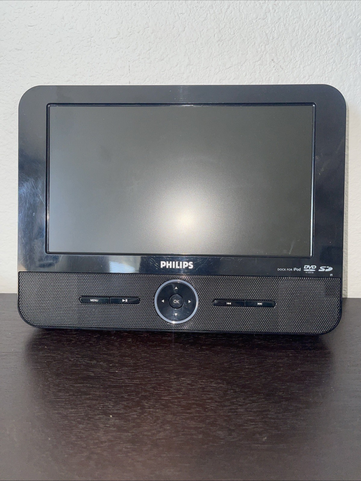 Philips DCP851 8.5-Inch Portable DVD Player with High-Quality Playback-image