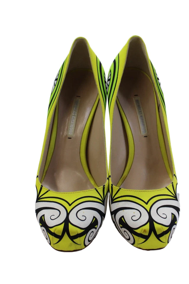Zapatos de salón Nicholas Kirkwood para mujer con estampado abstracto de satén amarillo blanco 38 Foto 2 de 4