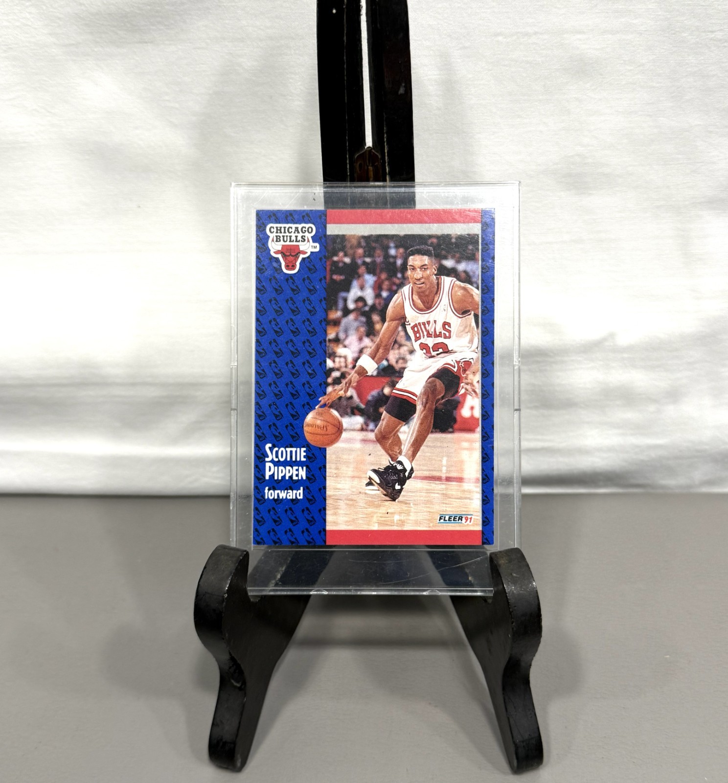 1991-92 SCOTTIE PIPPEN Fleer NBA Sports Card #33 Chicago Bulls HOF (NM-MT)