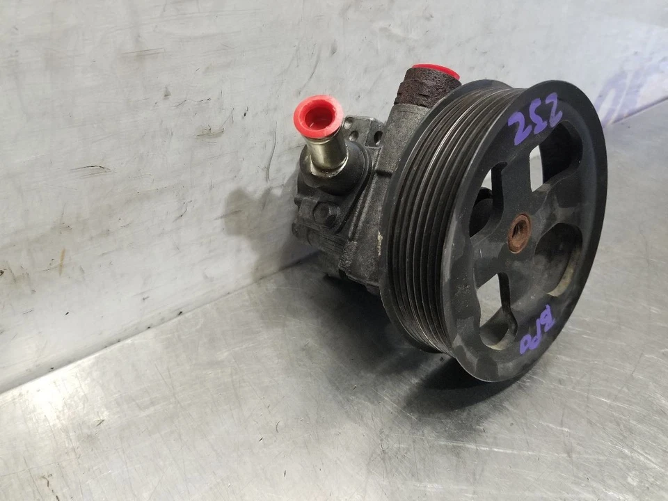 Bomba de dirección asistida Lexus LX570 2008 5,7 L Foto 2 de 4