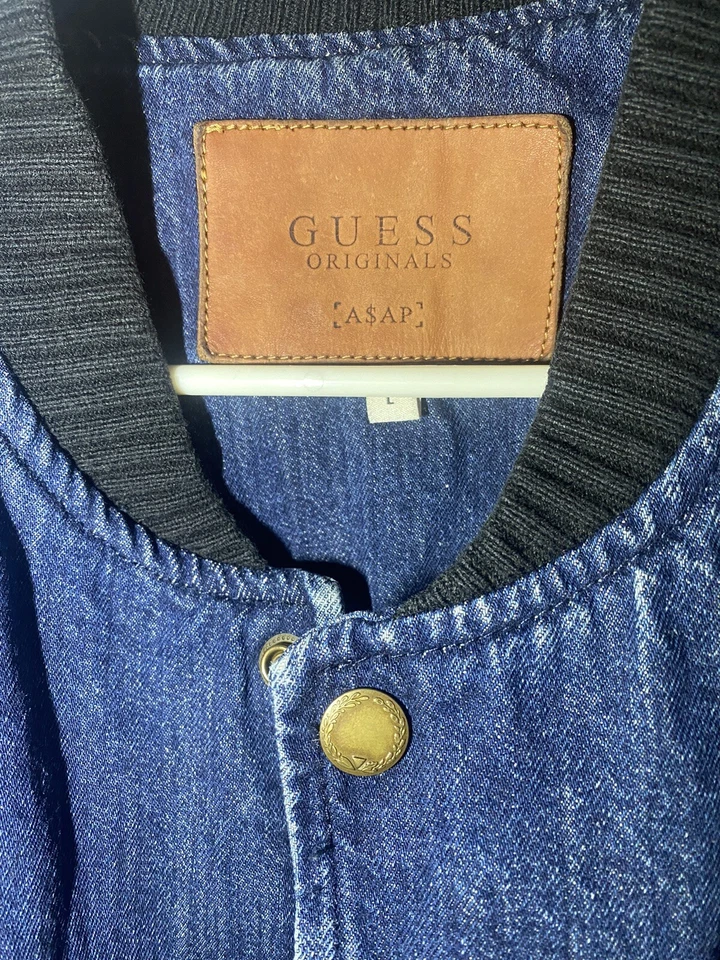 КАК МОЖНО СКОРЕЕ ROCKY X GUESS ДЖИНСОВАЯ КУРТКА БОЛЬШОЙ ПОДЕРЖАННЫЙ - Изображение 3 из 4