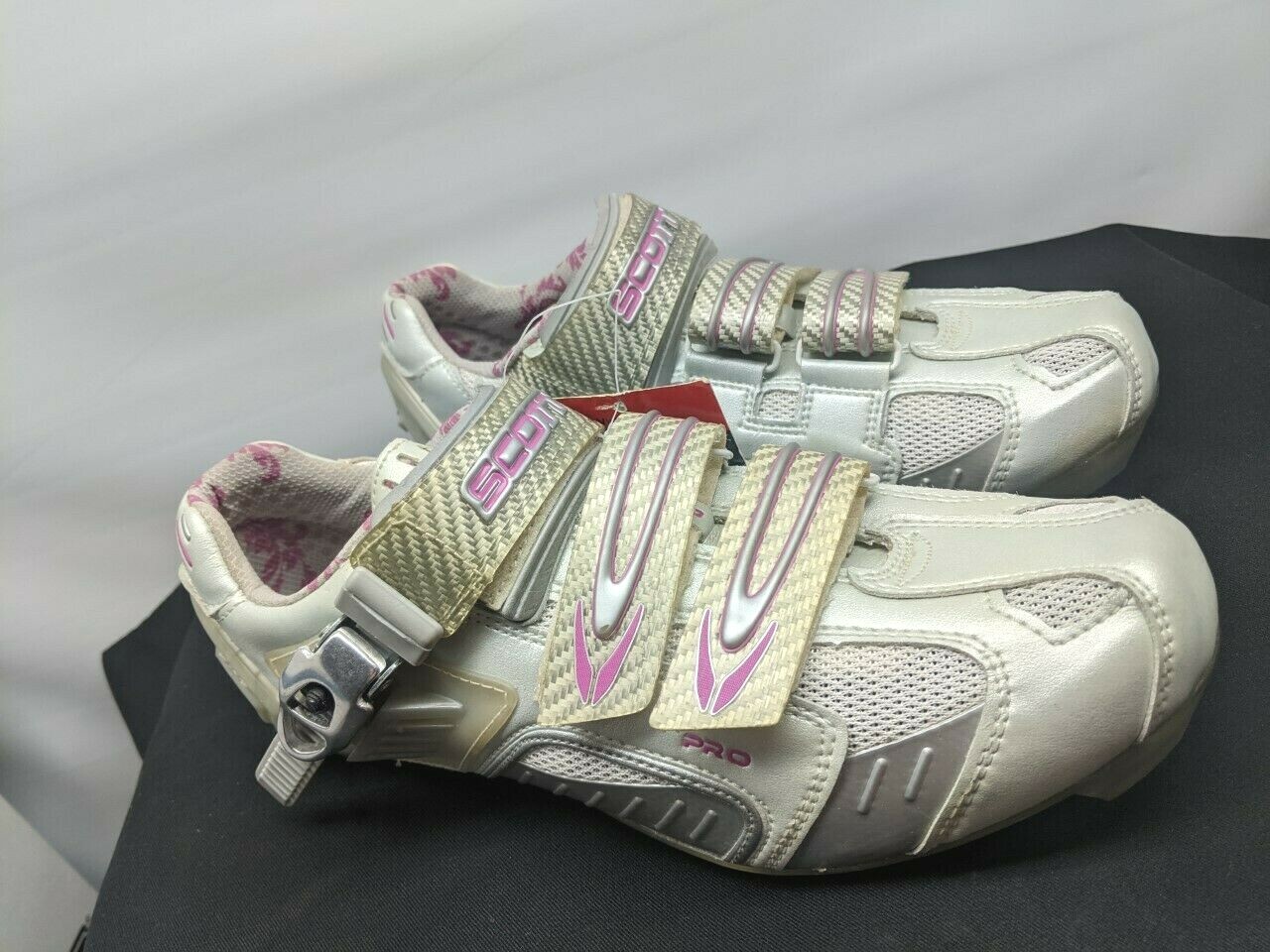 Scott Pro womans road shoe NOS!!!  Shiny.