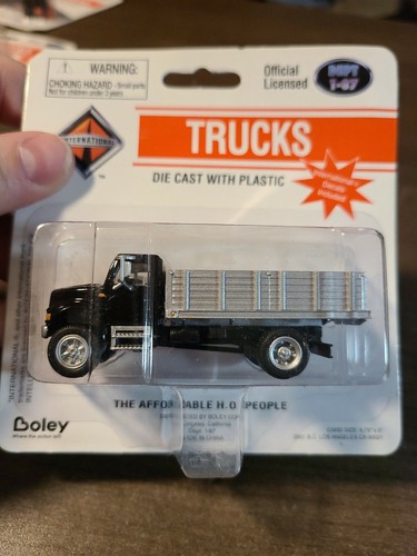 Boley 4034-36 1:87 Scale Black & Silver 2-Axle Long Stake Bed Truck (L36) - Picture 4 of 8