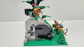 LEGO set #6066 Camouflaged Outpost w/inst. Vintage Castle Forestmen Archers