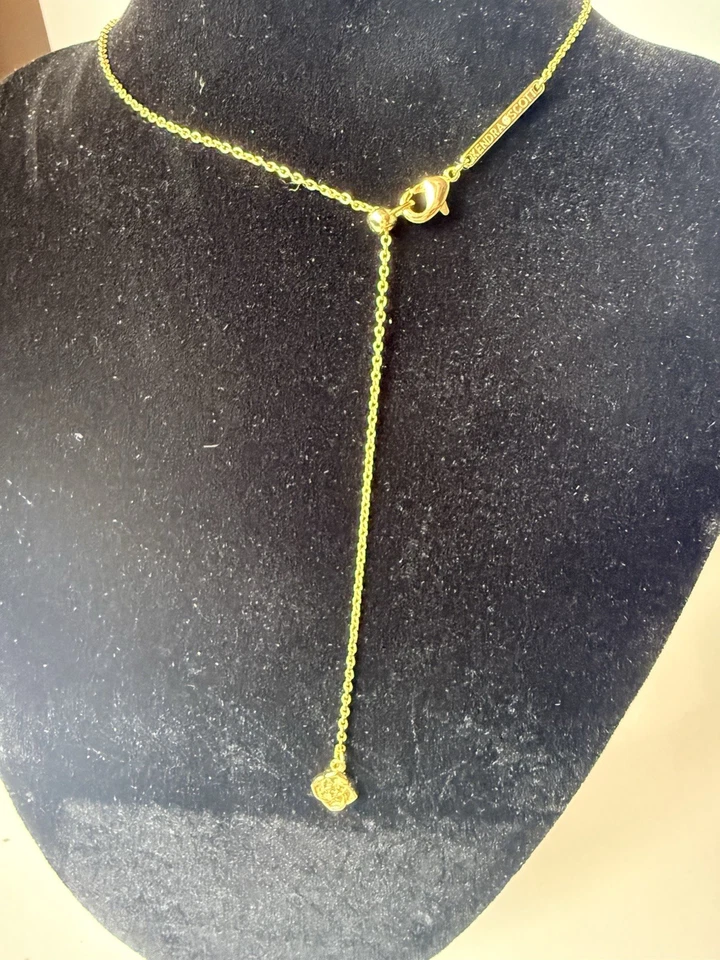 Collar Colgante Corazón Kendra Scott Ari Tono Dorado Fucsia Magenta Vidrio Foto 4 de 4