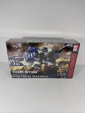 Transformers Generations Titans Return FORTRESS MAXIMUS Titan Class Hasbro
