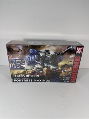 Transformers Generations Titans Return FORTRESS MAXIMUS Titan Class Hasbro