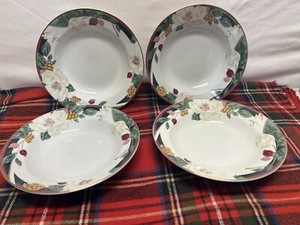 VTG Set of 4 Tienshan 8”Magnolia Fine China Rimmed Soup Coupe Bowls Gold Trim