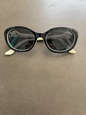New Moschino Vintage Black White MO 643-02S 52 19 140 BS Sunglasses.