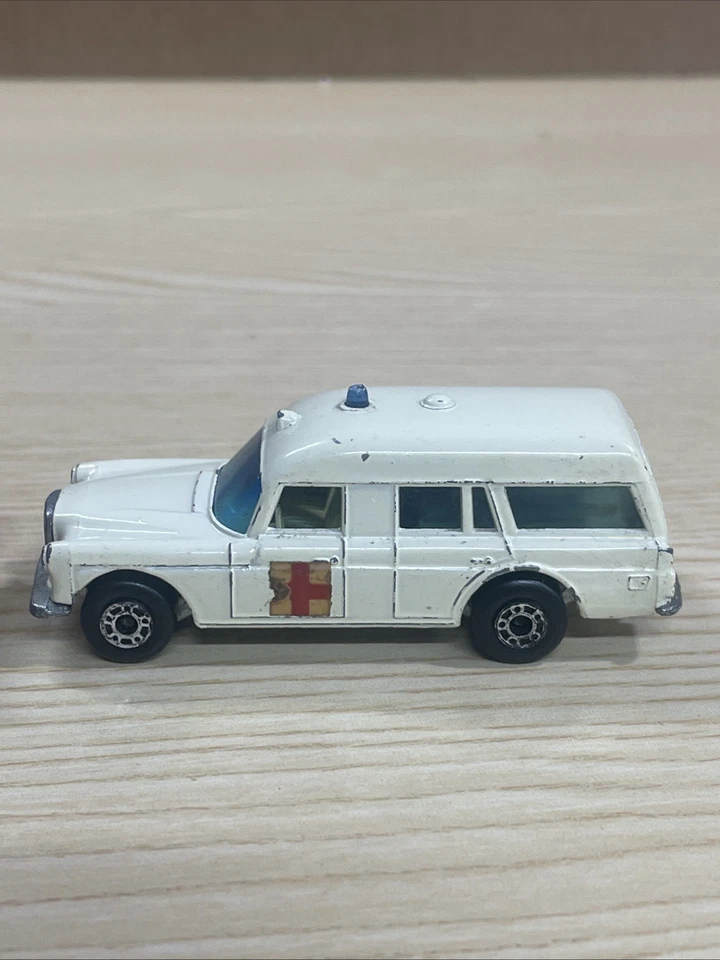 Matchbox Lesney TP- 10 MERCEDES BENZ AMBULANCE Blue Windows / MERCURY Fire 1/64 - Image 3 of 4