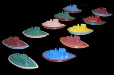 vintage 11 Tub Boats 1950's party favors hard plastic toy soldiers playset