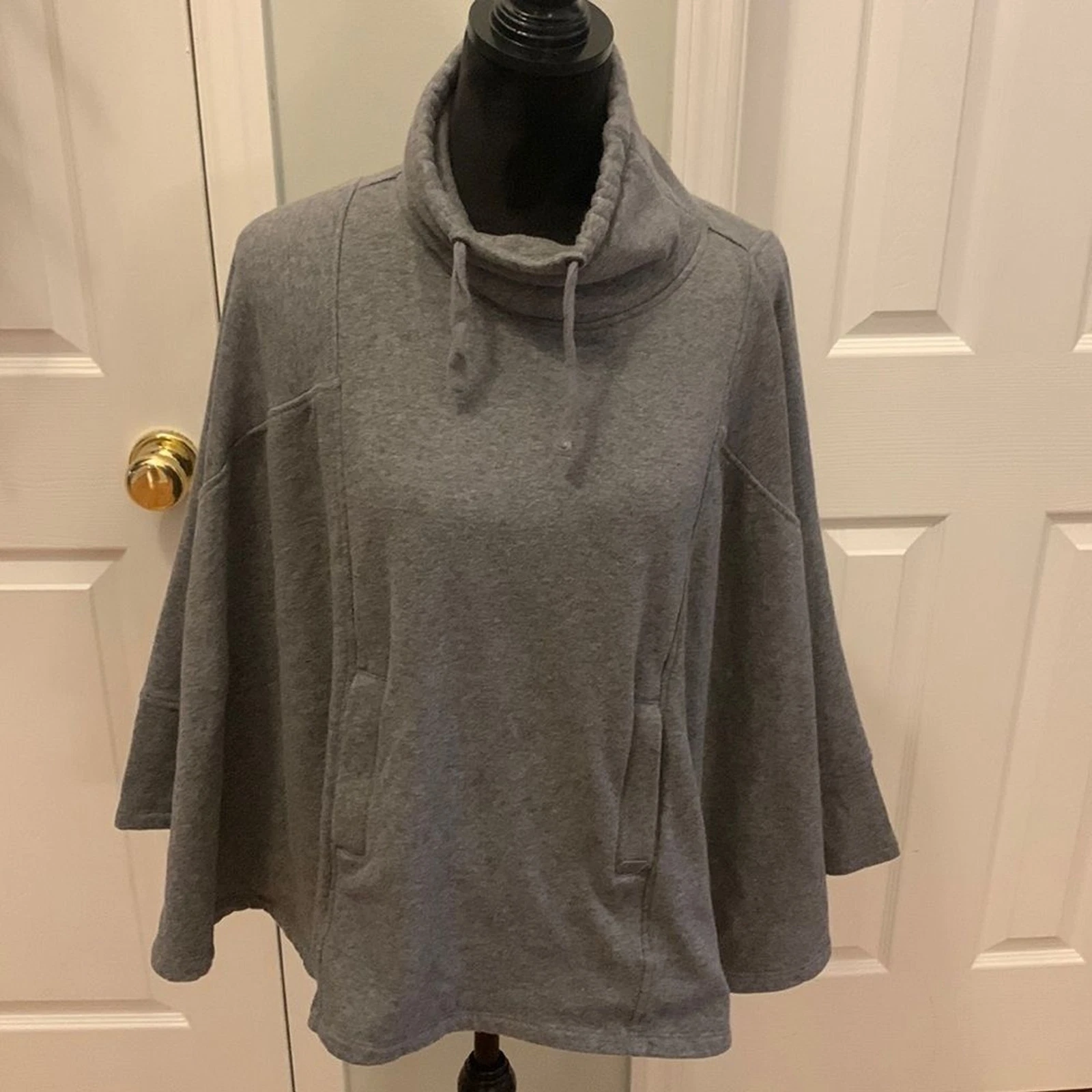 UGG Super Soft & Cozy Gray Poncho- Size XS/S