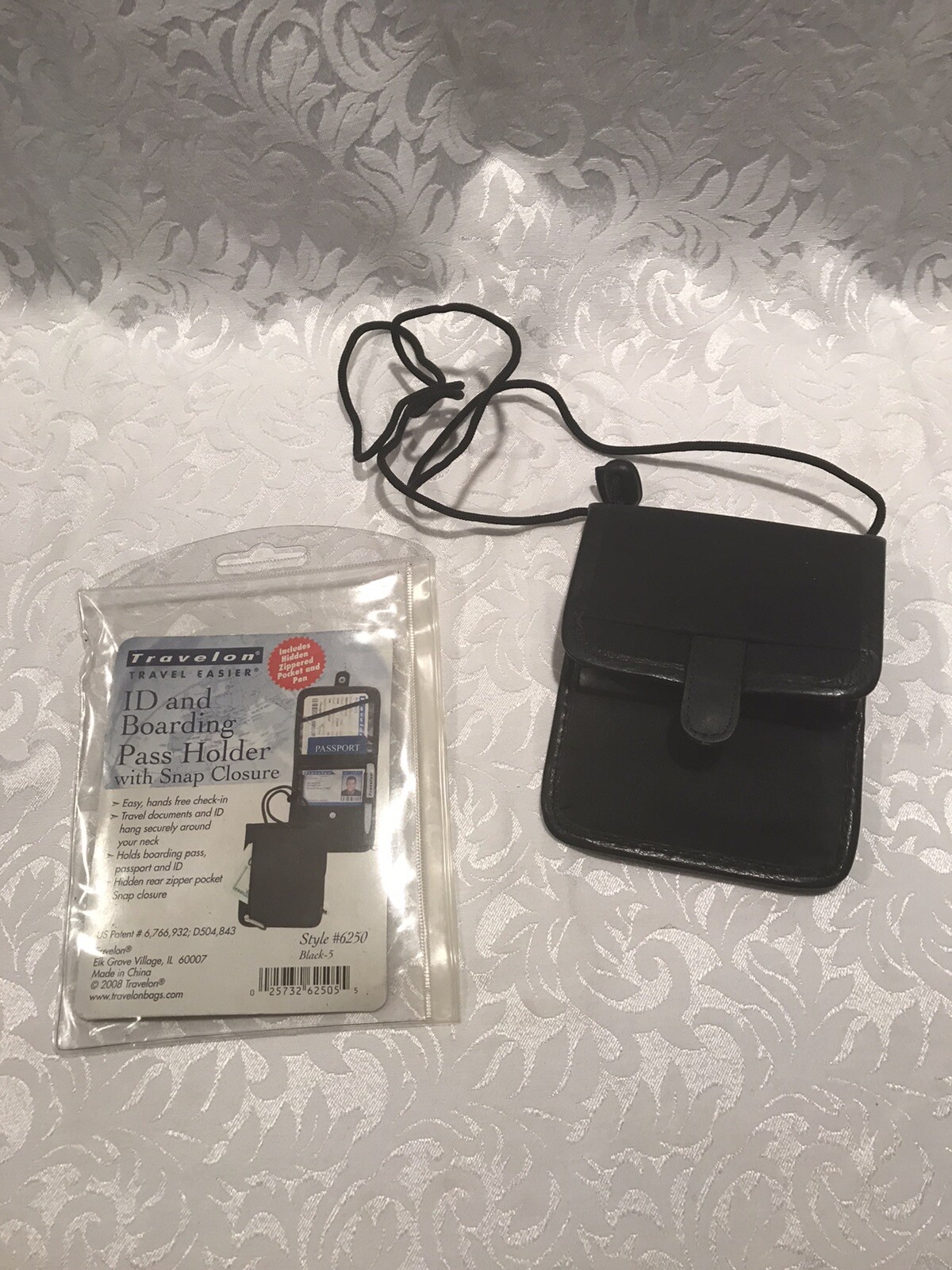 Travelon ID And Boarding Pass Holder Black Crossbody With Snap Closure 6250 New