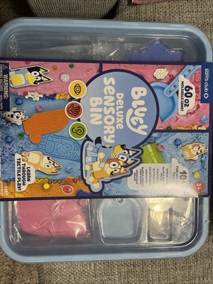 Bluey Deluxe Sensory Bin Moldable Sand Character Molds 10+ Sensory Tools 60 oz