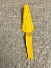 Tupperware Vintage Cut and Serve Pie Cake Cutter Server Yellow 10-1/2"