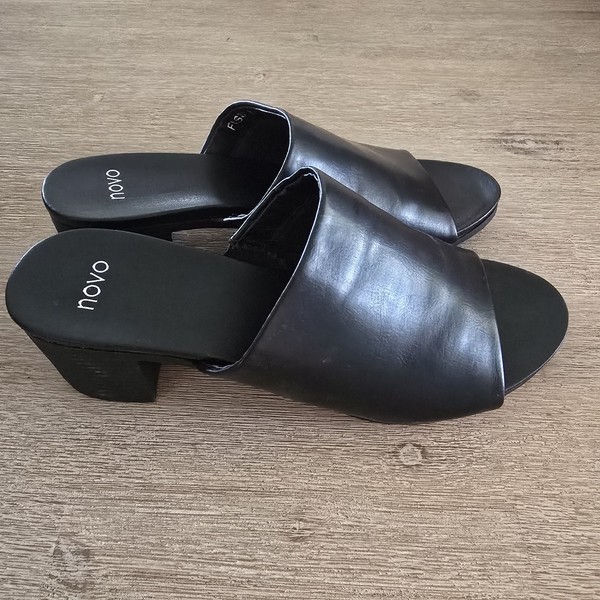 NOVO Fussy Black Mules 39 Aus 8