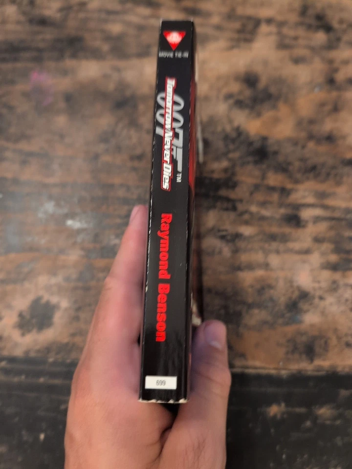 1997 Tomorrow Never Does 007 James Bond Novel Adaptation Paperback Foto 3 de 4