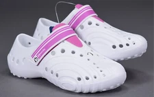 NWT HOUNDS WOMEN'S LIGHT WEIGHT ULTRALITE SHOES SLIP-ON WHITE/HOT PINK SZ 5/6