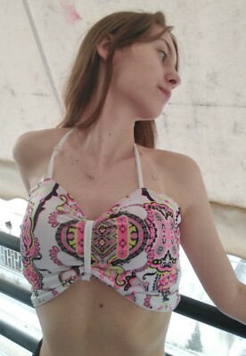 Elastic top. 2 ways to wear, proper for swimming
