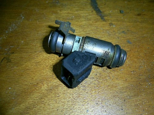 Fiat Punto S II 188 1.2 8V (3) Injektor Einspritzdüse Düse