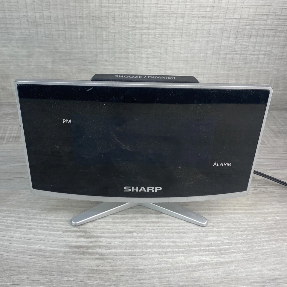 Sharp SPC1203 Large Display Digital Alarm Clock With USB Charging Port - Image 3 of 4