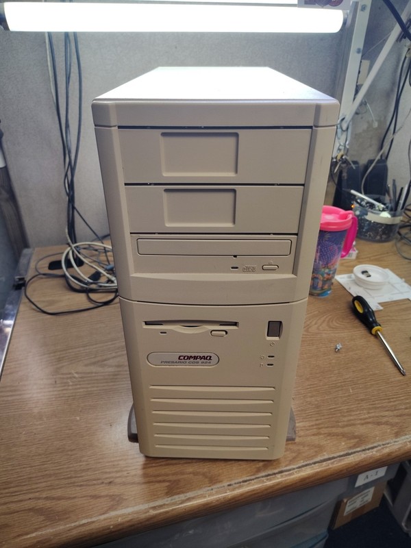 COMPAQ PRESARIO CDS 924 Desktop Computer - Working