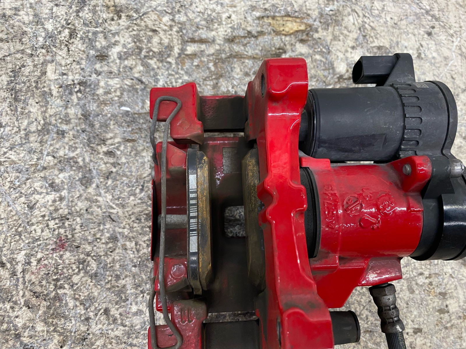2017-2024 MASERATI LEVANTE OEM REAR LEFT BRAKE CALIPER RED 06700388360 RED *36K*