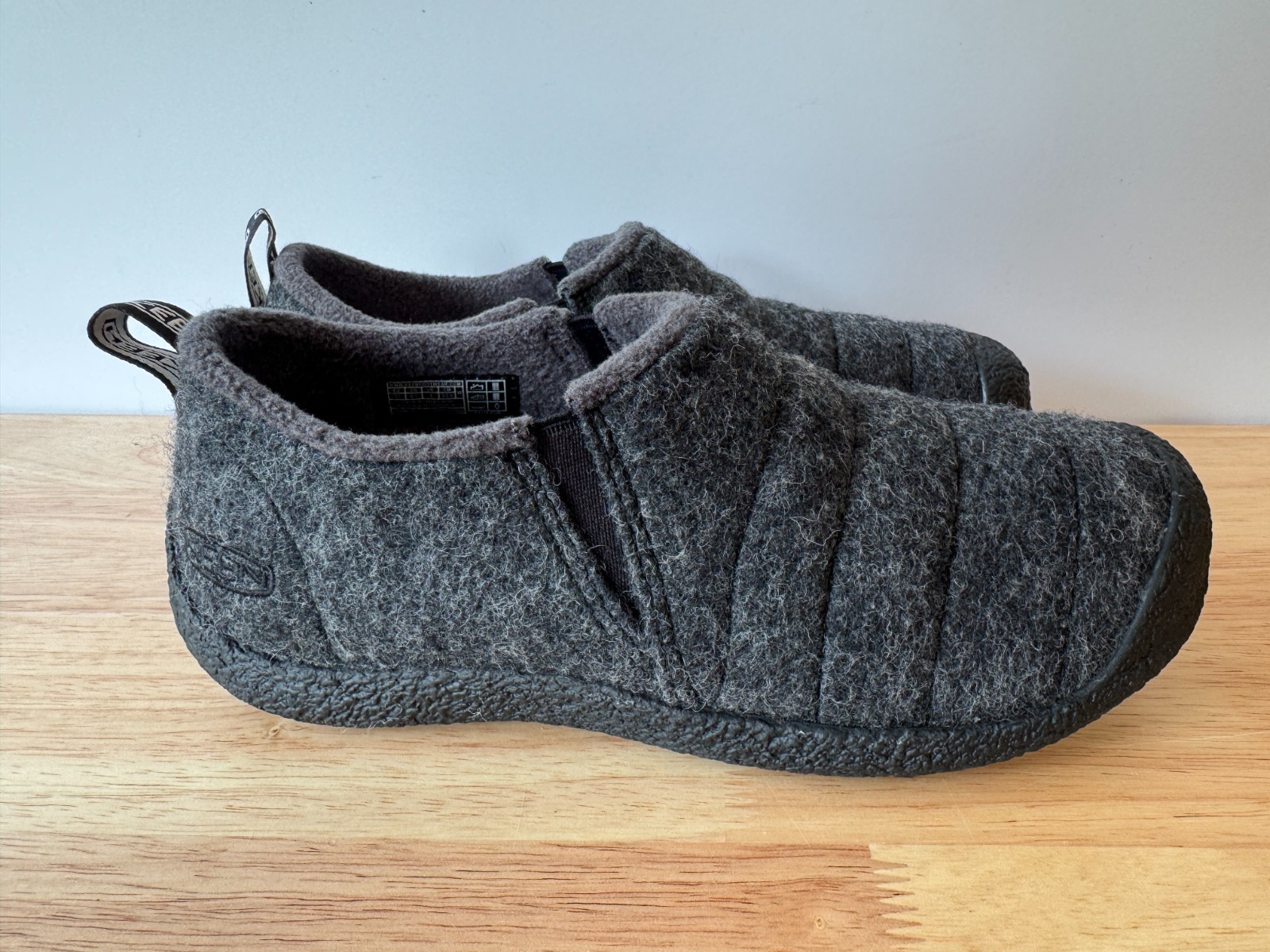 Scarpe ciabatte Keen Howser II 2 grigio feltro nero donna taglia 6 5 W nuove senza scatola