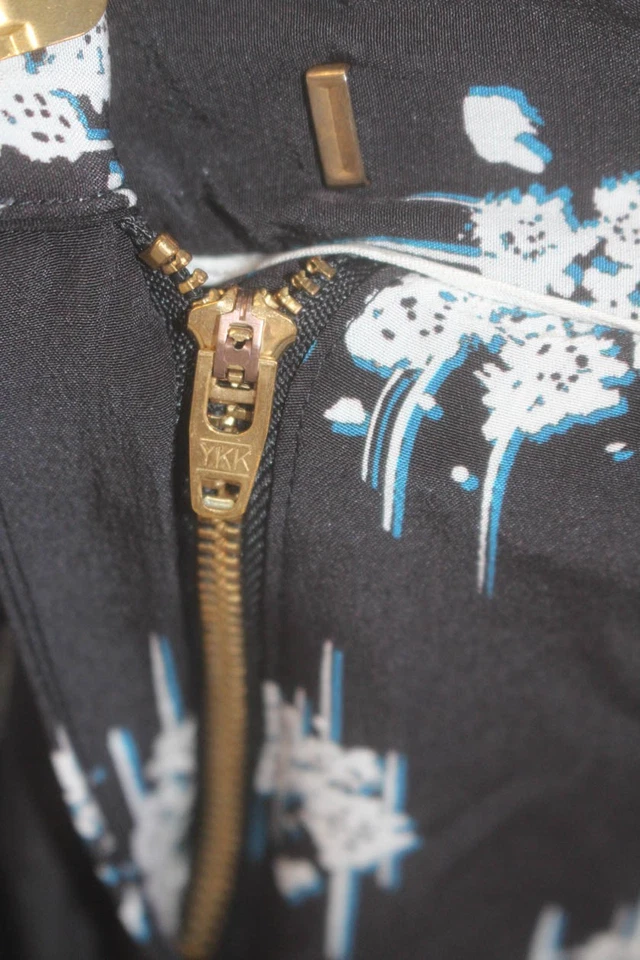 10 Pantalones acampanados florales de tiro medio negros talla 6 Crosby Derek Lam para mujer Foto 4 de 4