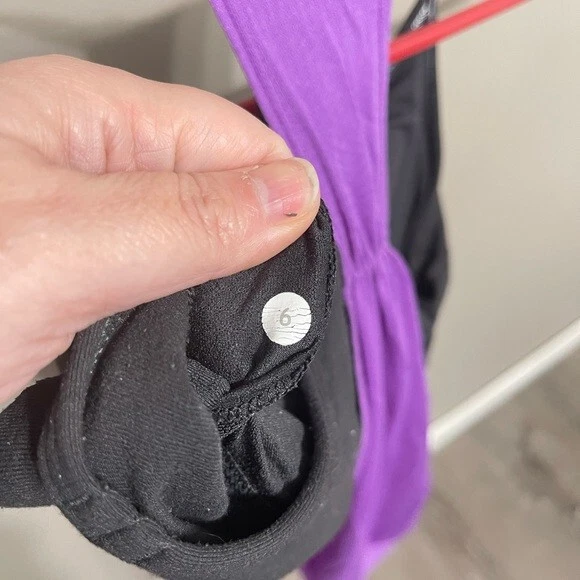 Camiseta sin mangas Lululemon No Limits púrpura y negra para mujer talla 6 Foto 4 de 4