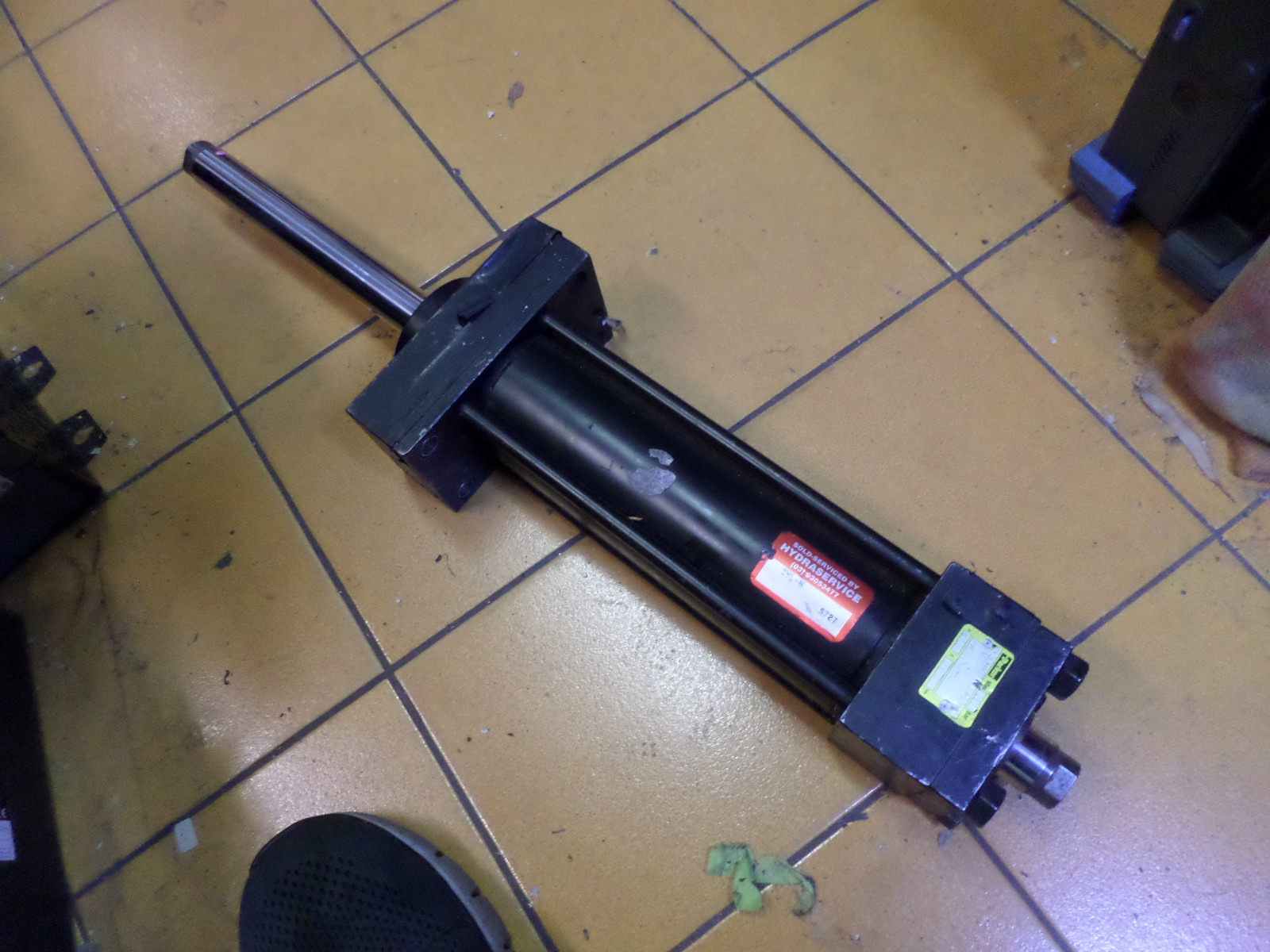 PARKER HYDRAULIC CYLINDER - 63mm x 200mm 210 Bar - HMI Series CKJJHMIRNF19M19