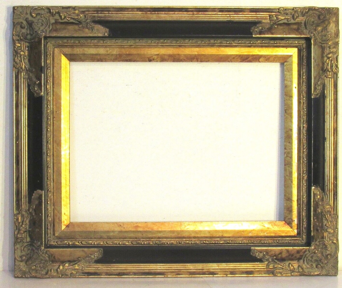 VINTAGE BAROQUE GILDED BLACK FRAME 16 X 12 INCH f-43)