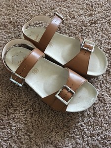 clarks sandals size 2
