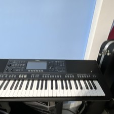 Yamaha PSR-SX720 61-Key Electronic Keyboard, Black, Arpeggiator MAs ritmos