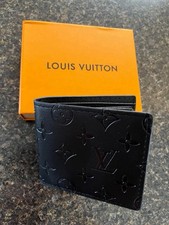 Louis Vuitton Men's Wallet Black Bifold Folding Credit Card Logo Accent Solid