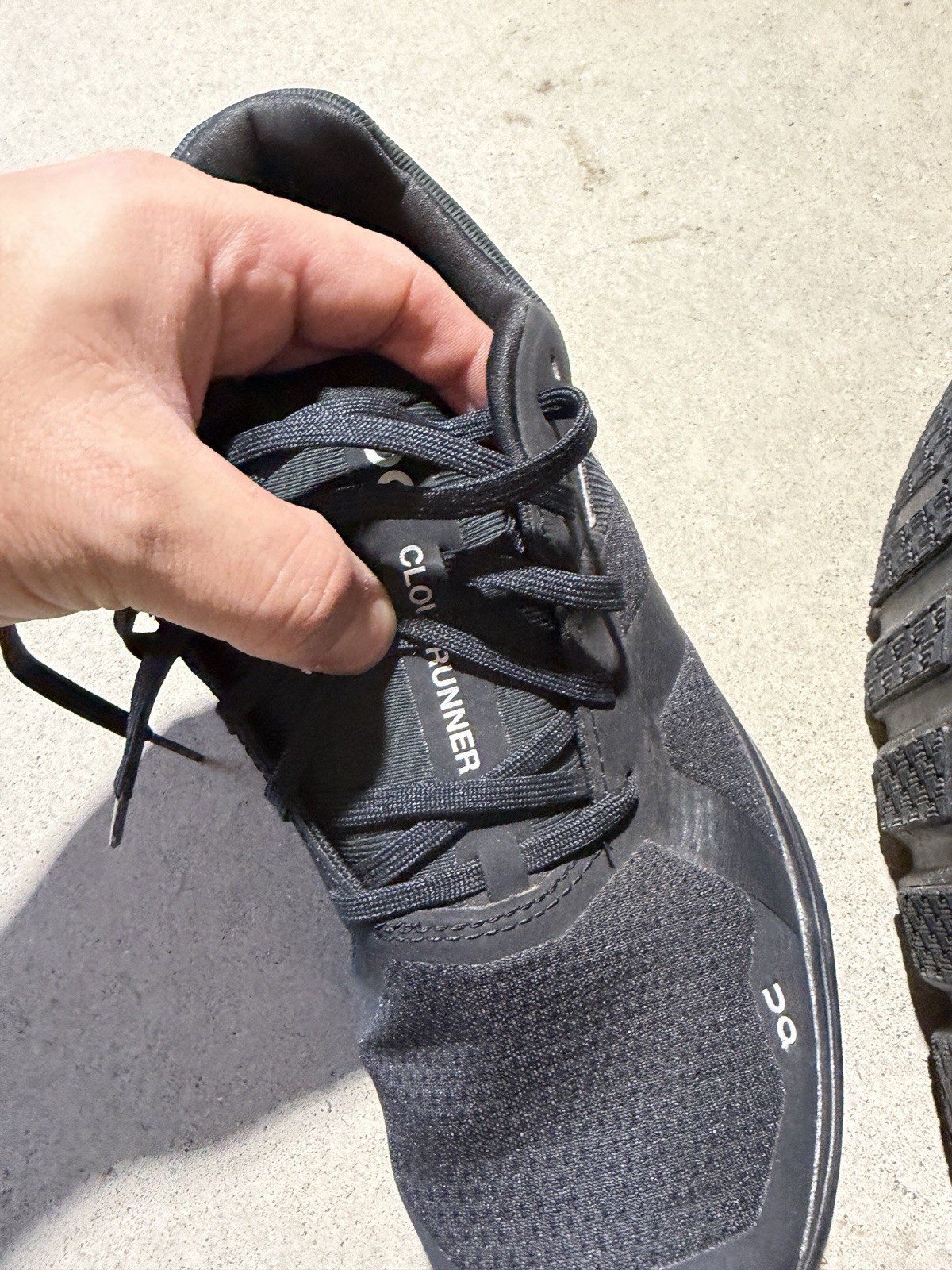 Size 7.5 - On Cloudrunner Black - image 6