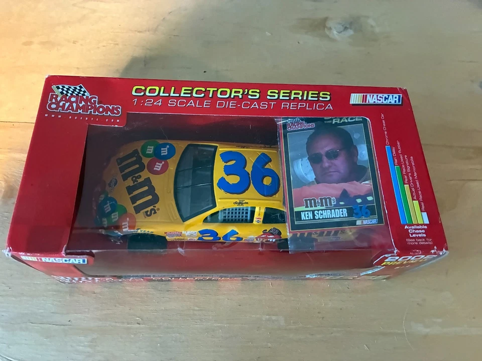 Chase the Race serie M&M coche 1:24 réplica con tarjeta! Foto 2 de 4