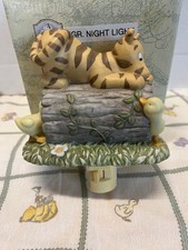 VTG NEW Winnie Pooh TIGGER Stalking Playing Plug In Outlet Night Light Nursery