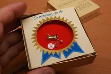 Avon Pin 1983 NEEDLE & THREAD FAVORITE PASTIMES Unused In Box